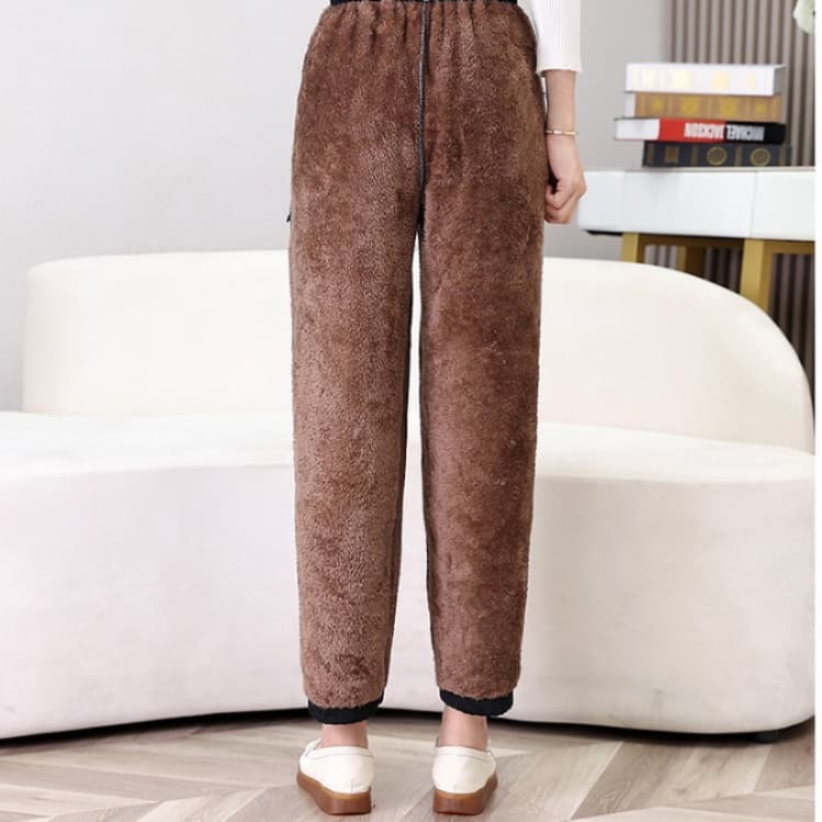 60代ファッション 裏起毛刺繍入り美脚パンツ