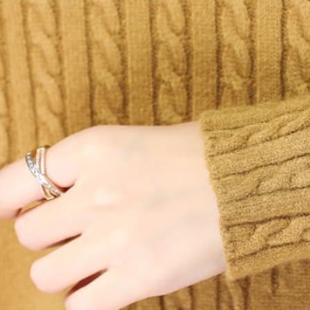 60代ファッション 上品ケーブル編み切替しニットワンピース