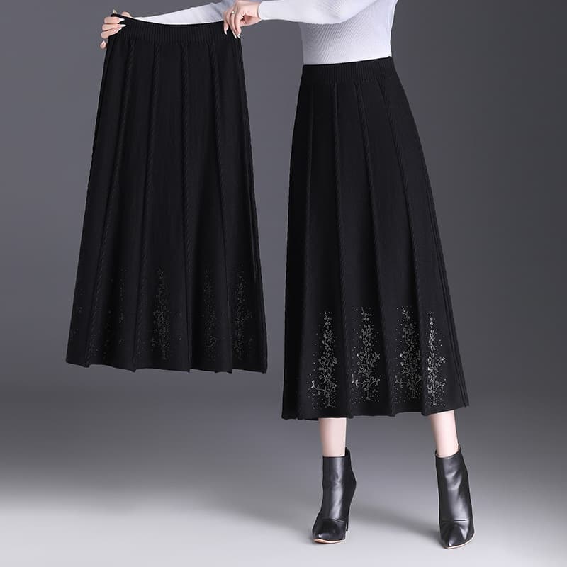 60代ファッション 優雅な刺繍入りプリーツロングスカート
