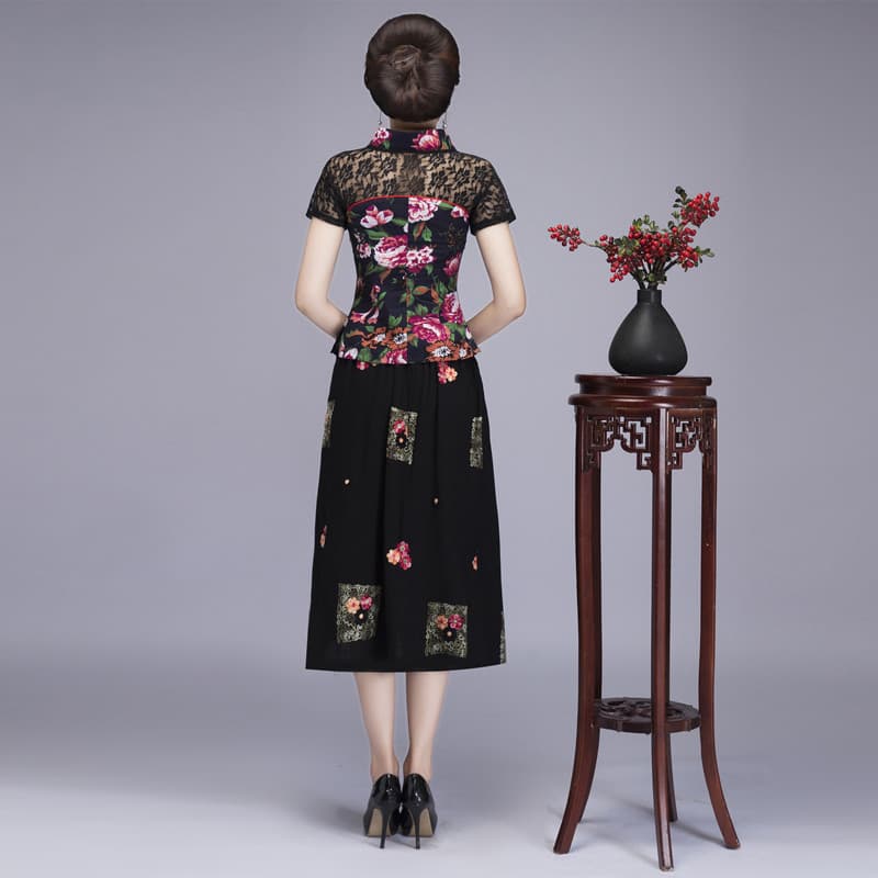 60代ファッション 花柄刺繍入り ミディ丈プリーツスカート