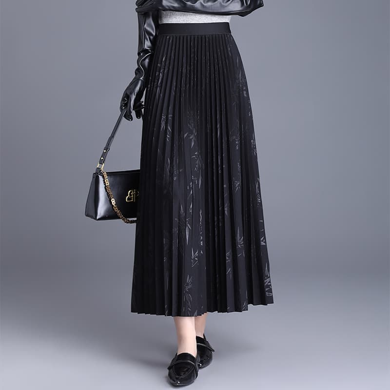 60代ファッション 上品プリーツロングスカート