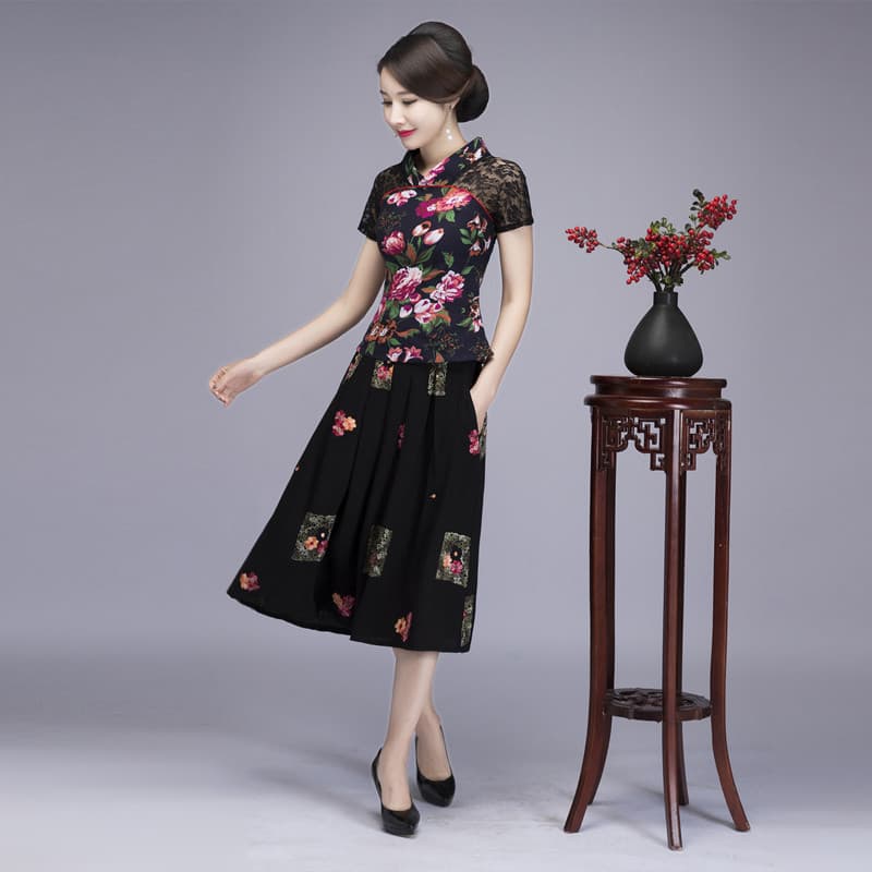 60代ファッション 花柄刺繍入り ミディ丈プリーツスカート