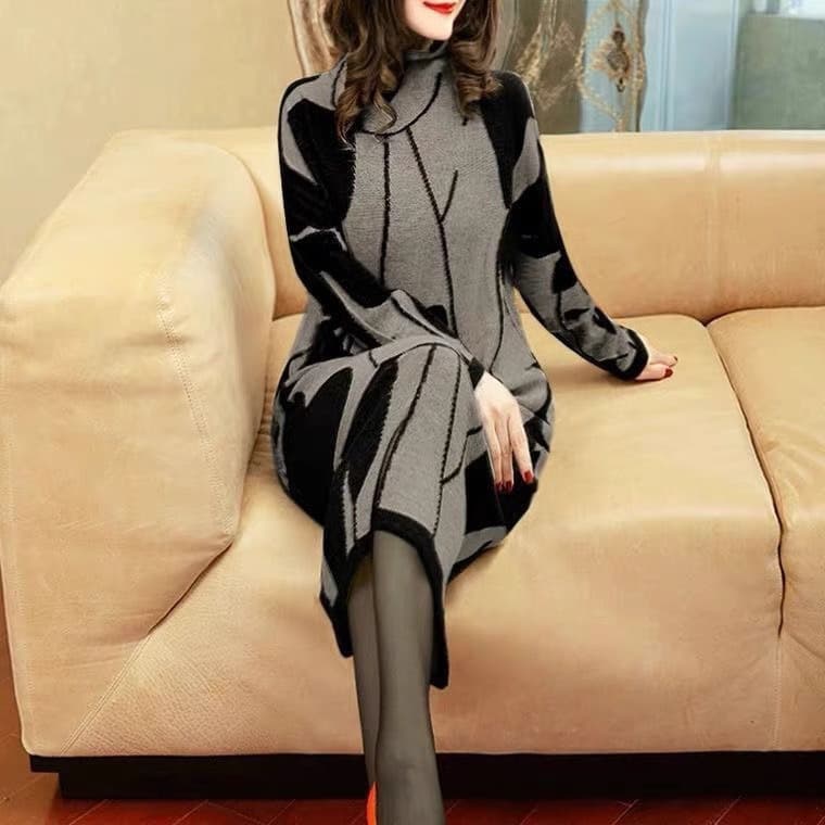 60代ファッション ゆったり抽象柄ニットワンピース