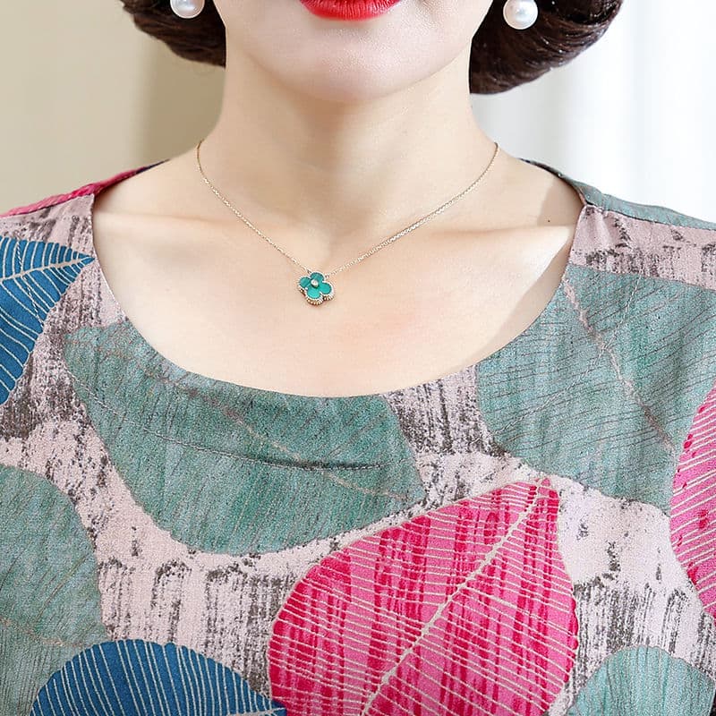 60代ファッション 優美な大人の総柄リーフワンピース
