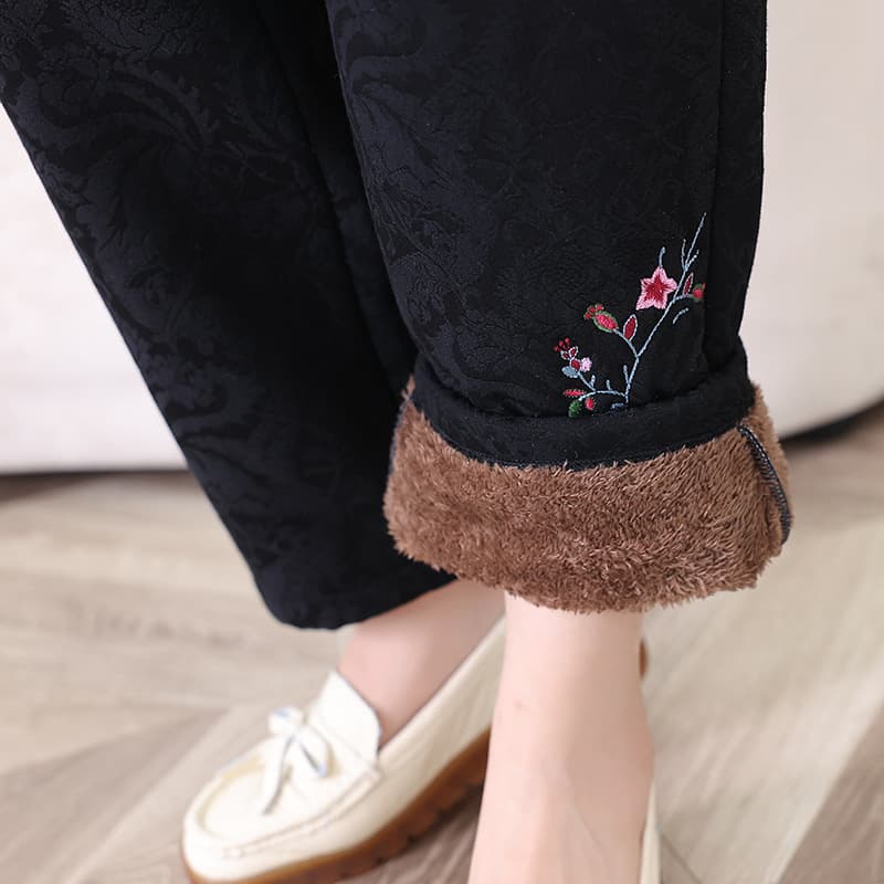 60代ファッション 裏起毛刺繍入り美脚パンツ