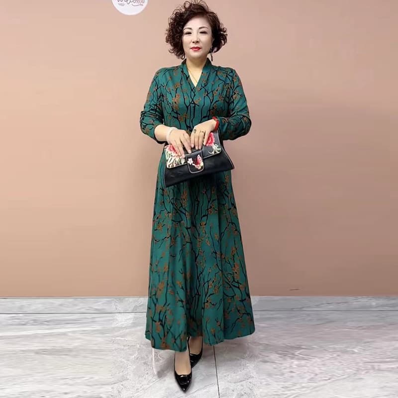 60代ファッション 優美な花柄ロングワンピース