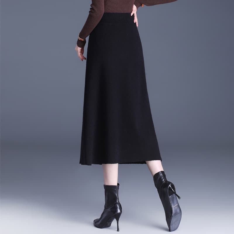 60代ファッション シンプル上品ミディ丈スカート