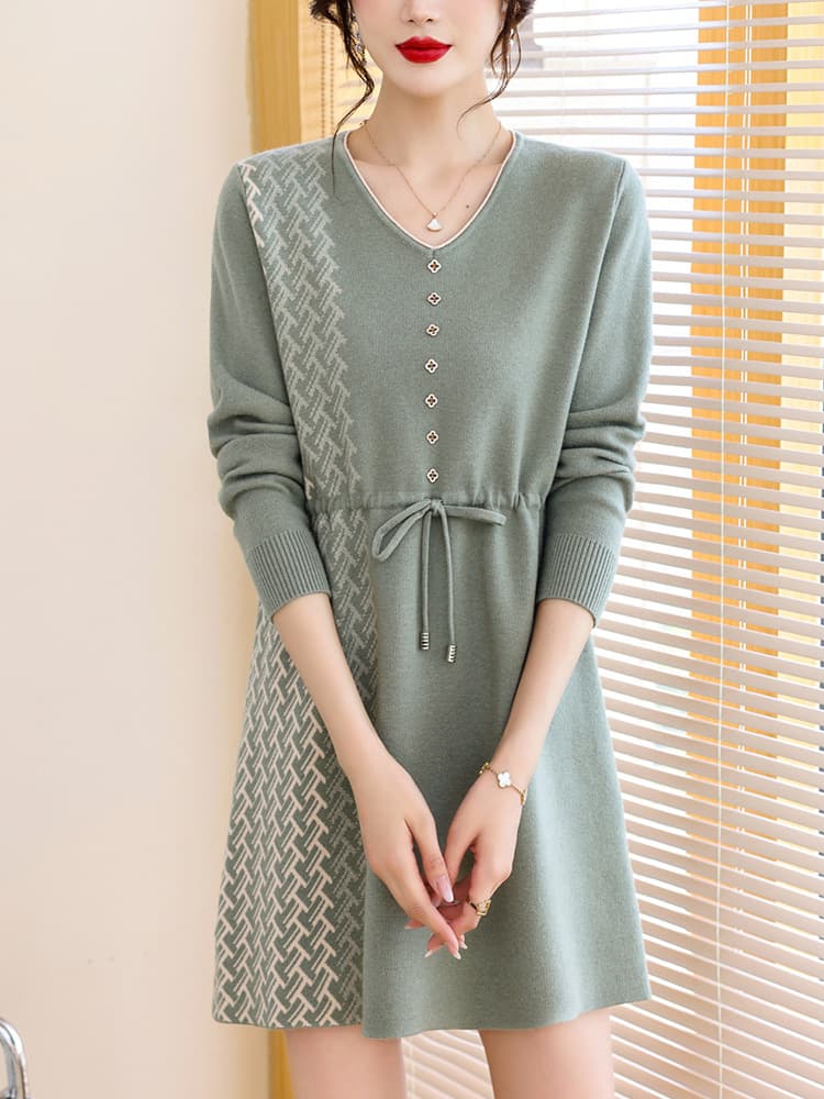 60代ファッション 上品なニットワンピース 斜めラインデザイン
### 60代のお洒落を楽しむ女性におすすめのワンピース。